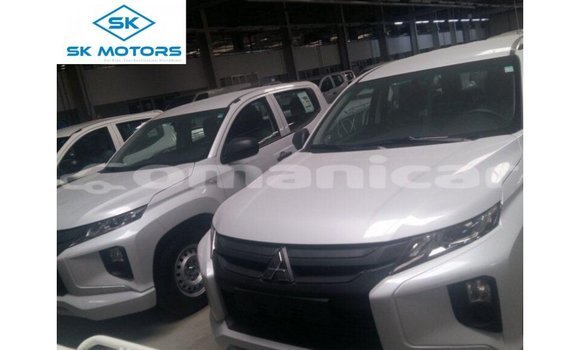 Buy Import Mitsubishi L200 White Car in Import - Dubai in Dhufar Buy Import Mitsubishi L200 White Car in Import - Dubai in Dhufar