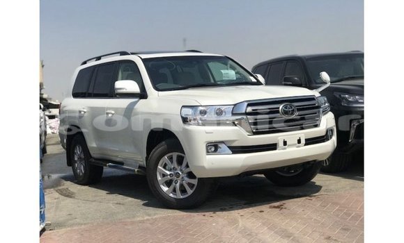 Buy Import Toyota Land Cruiser White Car in Import - Dubai in Dhufar