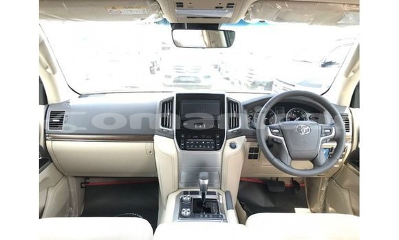 Buy Import Toyota Land Cruiser White Car in Import - Dubai in Dhufar Buy Import Toyota Land Cruiser White Car in Import - Dubai in Dhufar