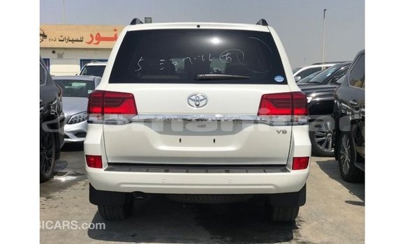 Buy Import Toyota Land Cruiser White Car in Import - Dubai in Dhufar Buy Import Toyota Land Cruiser White Car in Import - Dubai in Dhufar