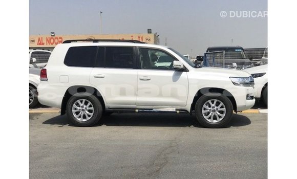 Buy Import Toyota Land Cruiser White Car in Import - Dubai in Dhufar Buy Import Toyota Land Cruiser White Car in Import - Dubai in Dhufar