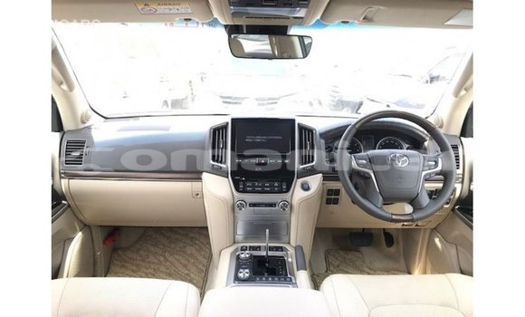 Buy Import Toyota Land Cruiser White Car in Import - Dubai in Dhufar Buy Import Toyota Land Cruiser White Car in Import - Dubai in Dhufar