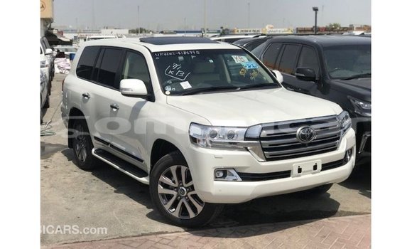 Buy Import Toyota Land Cruiser White Car in Import - Dubai in Dhufar Buy Import Toyota Land Cruiser White Car in Import - Dubai in Dhufar