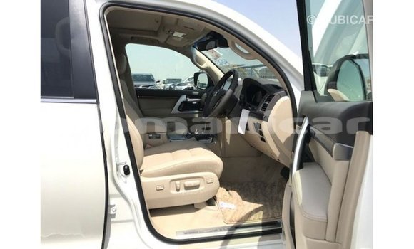 Buy Import Toyota Land Cruiser White Car in Import - Dubai in Dhufar Buy Import Toyota Land Cruiser White Car in Import - Dubai in Dhufar