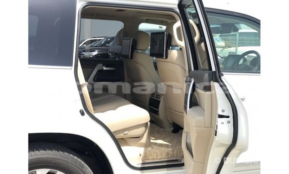 Buy Import Toyota Land Cruiser White Car in Import - Dubai in Dhufar Buy Import Toyota Land Cruiser White Car in Import - Dubai in Dhufar
