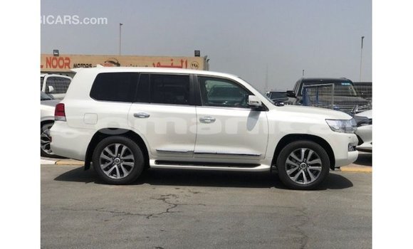 Buy Import Toyota Land Cruiser White Car in Import - Dubai in Dhufar Buy Import Toyota Land Cruiser White Car in Import - Dubai in Dhufar