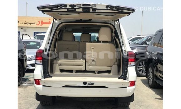 Buy Import Toyota Land Cruiser White Car in Import - Dubai in Dhufar Buy Import Toyota Land Cruiser White Car in Import - Dubai in Dhufar