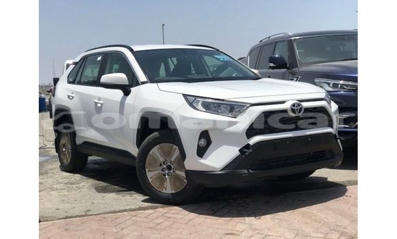Buy Import Toyota 4Runner White Car in Import - Dubai in Dhufar