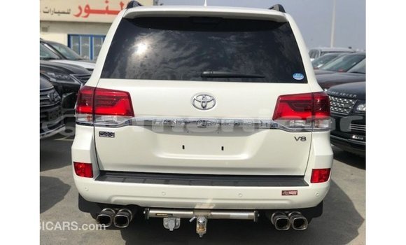Buy Import Toyota Land Cruiser White Car in Import - Dubai in Dhufar Buy Import Toyota Land Cruiser White Car in Import - Dubai in Dhufar