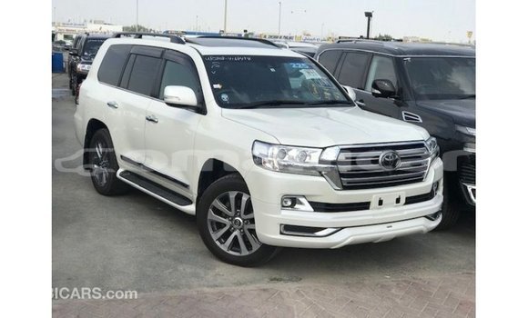 Buy Import Toyota Land Cruiser White Car in Import - Dubai in Dhufar Buy Import Toyota Land Cruiser White Car in Import - Dubai in Dhufar