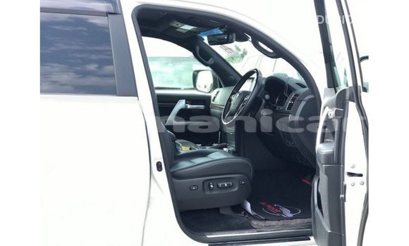 Buy Import Toyota Land Cruiser White Car in Import - Dubai in Dhufar Buy Import Toyota Land Cruiser White Car in Import - Dubai in Dhufar