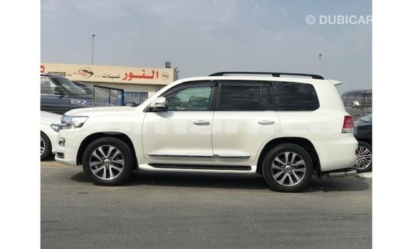 Buy Import Toyota Land Cruiser White Car in Import - Dubai in Dhufar Buy Import Toyota Land Cruiser White Car in Import - Dubai in Dhufar