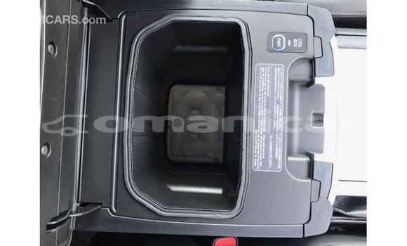 Buy Import Toyota Land Cruiser White Car in Import - Dubai in Dhufar Buy Import Toyota Land Cruiser White Car in Import - Dubai in Dhufar