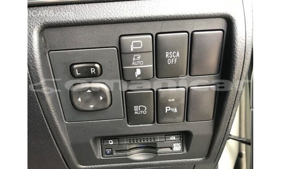 Buy Import Toyota Land Cruiser White Car in Import - Dubai in Dhufar Buy Import Toyota Land Cruiser White Car in Import - Dubai in Dhufar