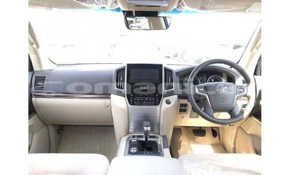 Buy Import Toyota Land Cruiser White Car in Import - Dubai in Dhufar Buy Import Toyota Land Cruiser White Car in Import - Dubai in Dhufar