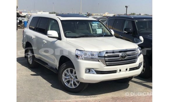 Buy Import Toyota Land Cruiser White Car in Import - Dubai in Dhufar Buy Import Toyota Land Cruiser White Car in Import - Dubai in Dhufar