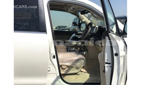 Buy Import Toyota Land Cruiser White Car in Import - Dubai in Dhufar Buy Import Toyota Land Cruiser White Car in Import - Dubai in Dhufar