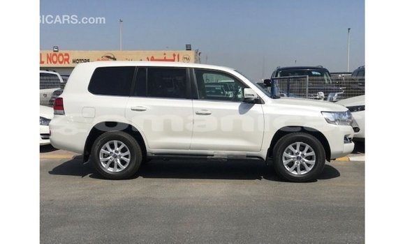 Buy Import Toyota Land Cruiser White Car in Import - Dubai in Dhufar Buy Import Toyota Land Cruiser White Car in Import - Dubai in Dhufar