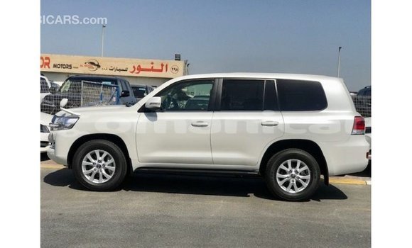 Buy Import Toyota Land Cruiser White Car in Import - Dubai in Dhufar Buy Import Toyota Land Cruiser White Car in Import - Dubai in Dhufar