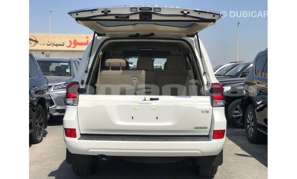 Buy Import Toyota Land Cruiser White Car in Import - Dubai in Dhufar Buy Import Toyota Land Cruiser White Car in Import - Dubai in Dhufar