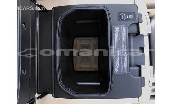 Buy Import Toyota Land Cruiser White Car in Import - Dubai in Dhufar Buy Import Toyota Land Cruiser White Car in Import - Dubai in Dhufar