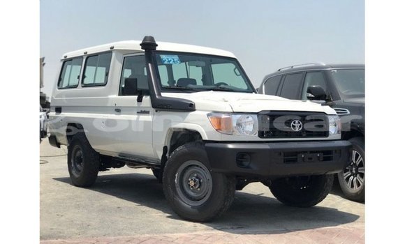 Buy Import Toyota Land Cruiser White Car in Import - Dubai in Dhufar