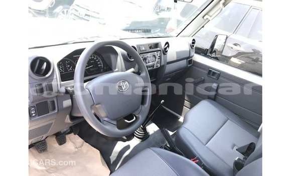 Buy Import Toyota Land Cruiser White Car in Import - Dubai in Dhufar Buy Import Toyota Land Cruiser White Car in Import - Dubai in Dhufar