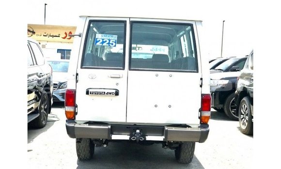 Buy Import Toyota Land Cruiser White Car in Import - Dubai in Dhufar Buy Import Toyota Land Cruiser White Car in Import - Dubai in Dhufar