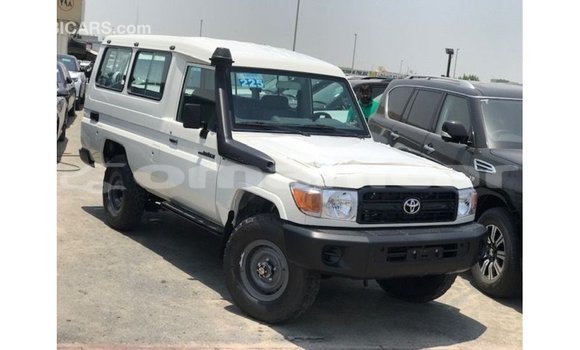 Buy Import Toyota Land Cruiser White Car in Import - Dubai in Dhufar Buy Import Toyota Land Cruiser White Car in Import - Dubai in Dhufar