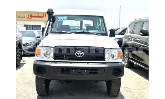 Buy Import Toyota Land Cruiser White Car in Import - Dubai in Dhufar Buy Import Toyota Land Cruiser White Car in Import - Dubai in Dhufar