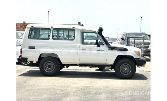 Buy Import Toyota Land Cruiser White Car in Import - Dubai in Dhufar Buy Import Toyota Land Cruiser White Car in Import - Dubai in Dhufar