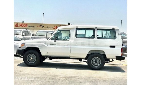 Buy Import Toyota Land Cruiser White Car in Import - Dubai in Dhufar Buy Import Toyota Land Cruiser White Car in Import - Dubai in Dhufar