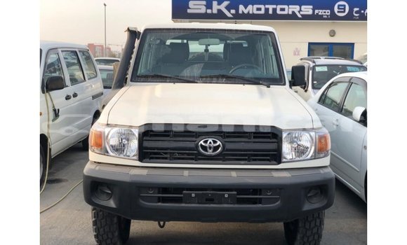 Buy Import Toyota Land Cruiser White Car in Import - Dubai in Dhufar Buy Import Toyota Land Cruiser White Car in Import - Dubai in Dhufar