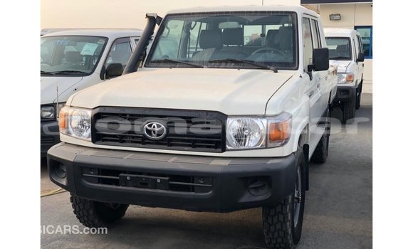 Buy Import Toyota Land Cruiser White Car in Import - Dubai in Dhufar Buy Import Toyota Land Cruiser White Car in Import - Dubai in Dhufar
