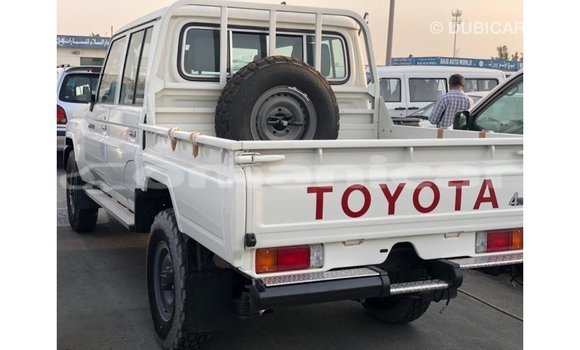 Buy Import Toyota Land Cruiser White Car in Import - Dubai in Dhufar Buy Import Toyota Land Cruiser White Car in Import - Dubai in Dhufar