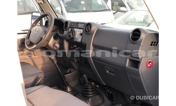 Buy Import Toyota Land Cruiser White Car in Import - Dubai in Dhufar Buy Import Toyota Land Cruiser White Car in Import - Dubai in Dhufar