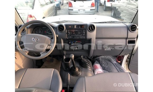 Buy Import Toyota Land Cruiser White Car in Import - Dubai in Dhufar Buy Import Toyota Land Cruiser White Car in Import - Dubai in Dhufar