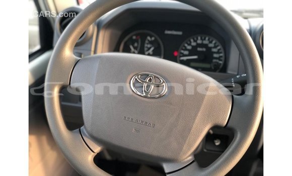 Buy Import Toyota Land Cruiser White Car in Import - Dubai in Dhufar Buy Import Toyota Land Cruiser White Car in Import - Dubai in Dhufar
