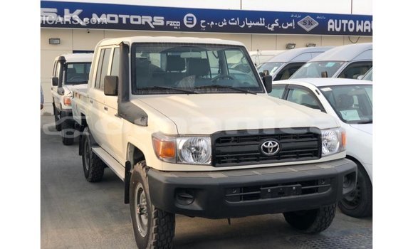 Buy Import Toyota Land Cruiser White Car in Import - Dubai in Dhufar Buy Import Toyota Land Cruiser White Car in Import - Dubai in Dhufar