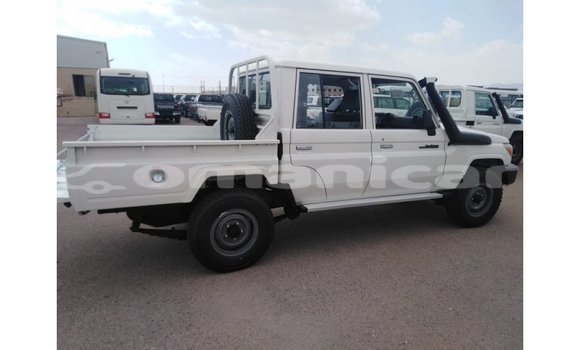 Buy Import Toyota Land Cruiser White Car in Import - Dubai in Dhufar Buy Import Toyota Land Cruiser White Car in Import - Dubai in Dhufar