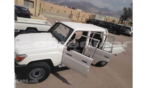 Buy Import Toyota Land Cruiser White Car in Import - Dubai in Dhufar Buy Import Toyota Land Cruiser White Car in Import - Dubai in Dhufar