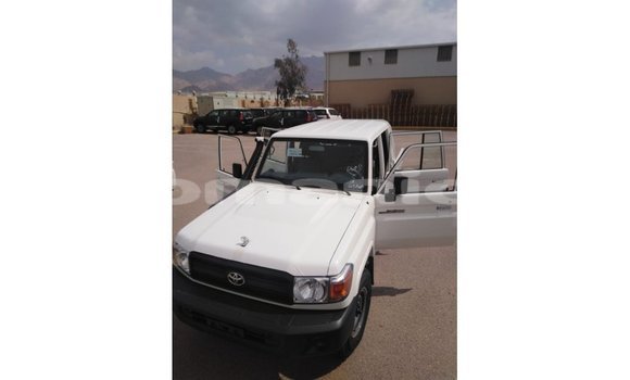 Buy Import Toyota Land Cruiser White Car in Import - Dubai in Dhufar Buy Import Toyota Land Cruiser White Car in Import - Dubai in Dhufar