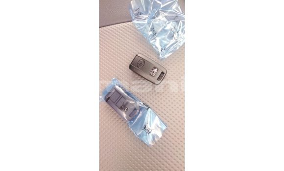 Buy Import Toyota Land Cruiser White Car in Import - Dubai in Dhufar Buy Import Toyota Land Cruiser White Car in Import - Dubai in Dhufar