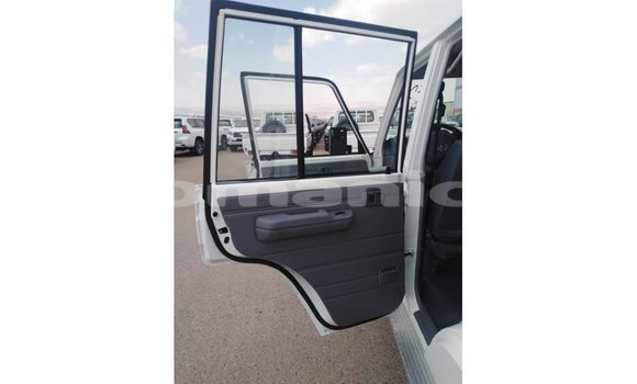 Buy Import Toyota Land Cruiser White Car in Import - Dubai in Dhufar Buy Import Toyota Land Cruiser White Car in Import - Dubai in Dhufar