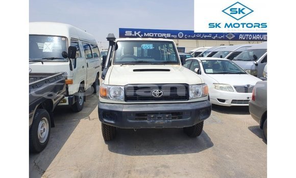 Buy Import Toyota Land Cruiser White Car in Import - Dubai in Dhufar Buy Import Toyota Land Cruiser White Car in Import - Dubai in Dhufar