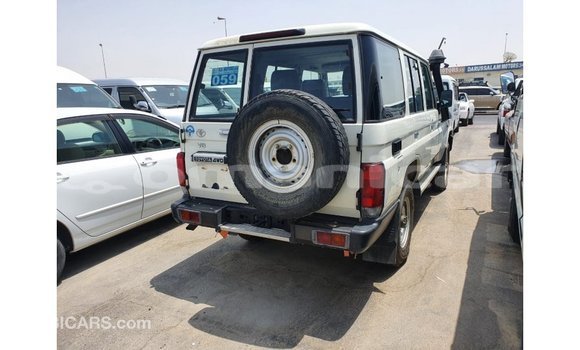 Buy Import Toyota Land Cruiser White Car in Import - Dubai in Dhufar Buy Import Toyota Land Cruiser White Car in Import - Dubai in Dhufar