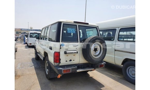 Buy Import Toyota Land Cruiser White Car in Import - Dubai in Dhufar Buy Import Toyota Land Cruiser White Car in Import - Dubai in Dhufar