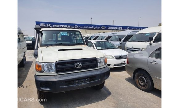 Buy Import Toyota Land Cruiser White Car in Import - Dubai in Dhufar Buy Import Toyota Land Cruiser White Car in Import - Dubai in Dhufar
