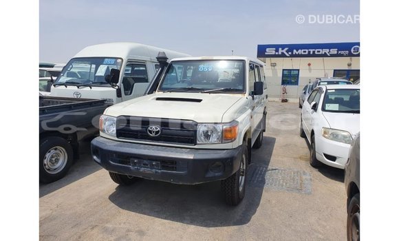 Buy Import Toyota Land Cruiser White Car in Import - Dubai in Dhufar Buy Import Toyota Land Cruiser White Car in Import - Dubai in Dhufar