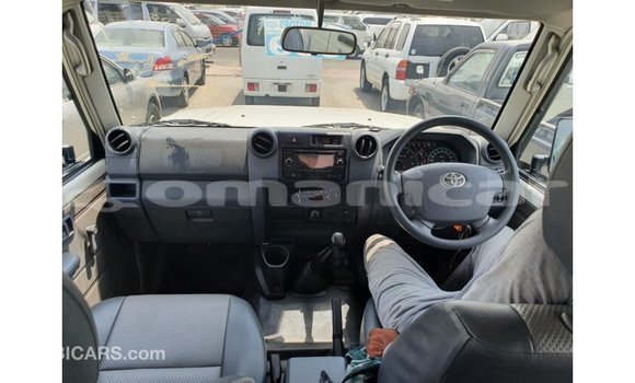 Buy Import Toyota Land Cruiser White Car in Import - Dubai in Dhufar Buy Import Toyota Land Cruiser White Car in Import - Dubai in Dhufar